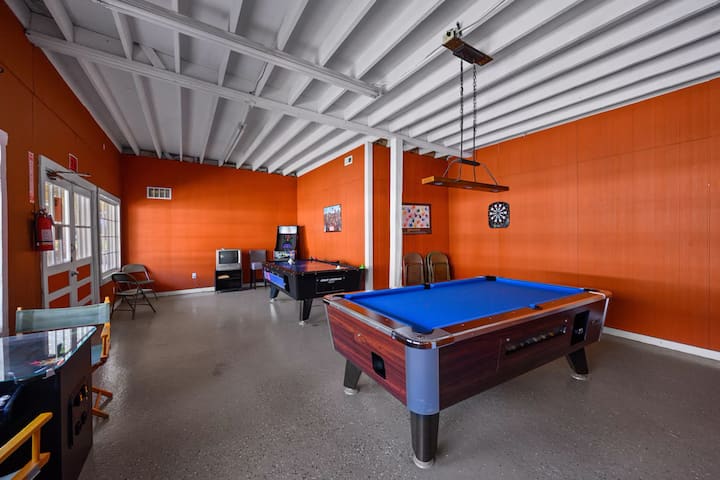 Game room at Outdoor Resorts Gatlinburg